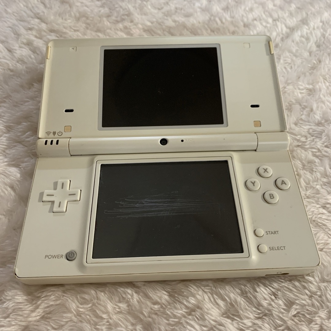 ニンテンドーDS(ニンテンドーDS)のニンテンドー DSI 　中古品　　ホワイト エンタメ/ホビーのゲームソフト/ゲーム機本体(携帯用ゲーム機本体)の商品写真