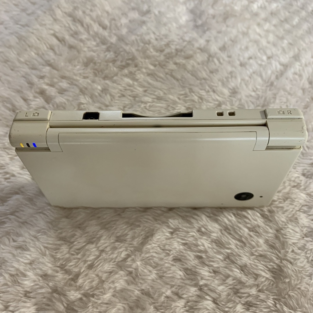 ニンテンドーDS(ニンテンドーDS)のニンテンドー DSI 　中古品　　ホワイト エンタメ/ホビーのゲームソフト/ゲーム機本体(携帯用ゲーム機本体)の商品写真