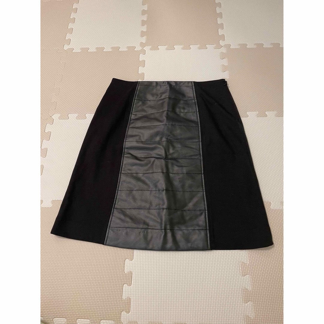 ブルーコレクション　黒　フェイクレザー　スカート　40 L    レディースのスカート(その他)の商品写真