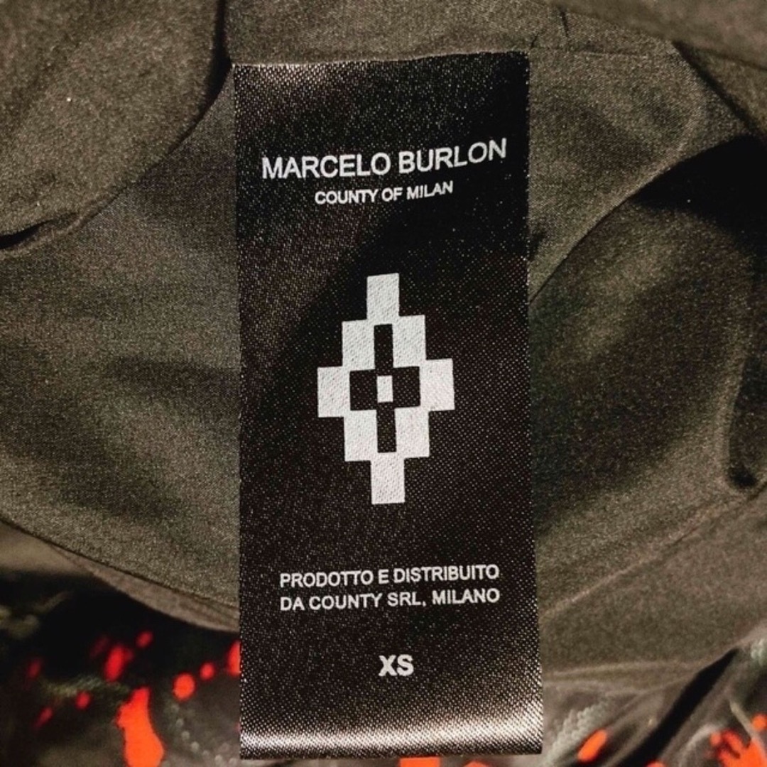 MARCELO BURLON(マルセロブロン)のほぼ新品・15万　マルセロバーロン　ブラッドスネークダウンジャケット　サイズXS メンズのジャケット/アウター(ダウンジャケット)の商品写真