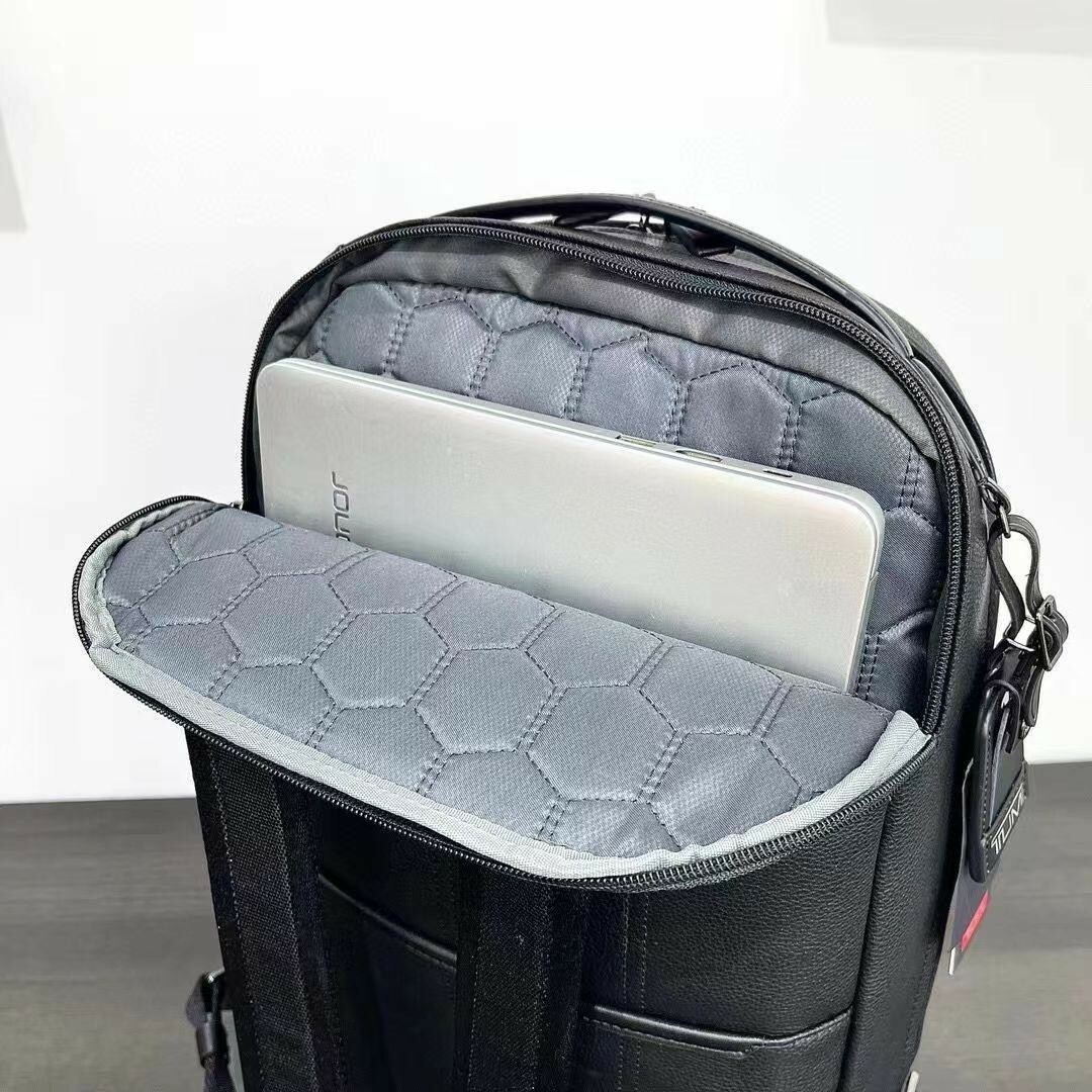 TUMI(トゥミ)のTUMI「ウォレン」バックパック HARRISON カウレザー レディースのバッグ(リュック/バックパック)の商品写真