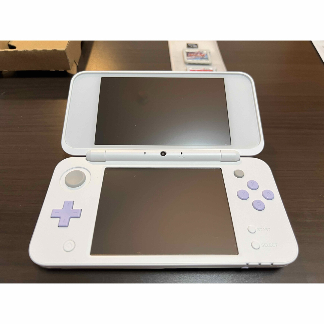 ニンテンドー2DS(ニンテンドー2DS)のNEW ニンテンドー 2DS LL ホワイト/ラベンダー エンタメ/ホビーのゲームソフト/ゲーム機本体(携帯用ゲーム機本体)の商品写真