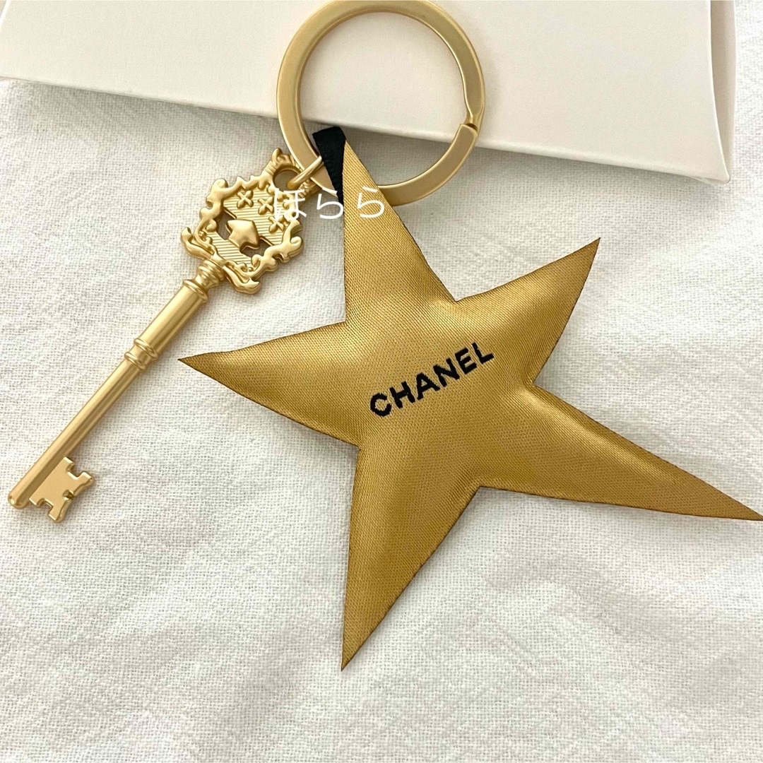 CHANEL(シャネル)のシャネル　ノベルティ　キーホルダー　キーリング　ゴールド　非売品　新品未使用品 メンズのファッション小物(キーホルダー)の商品写真