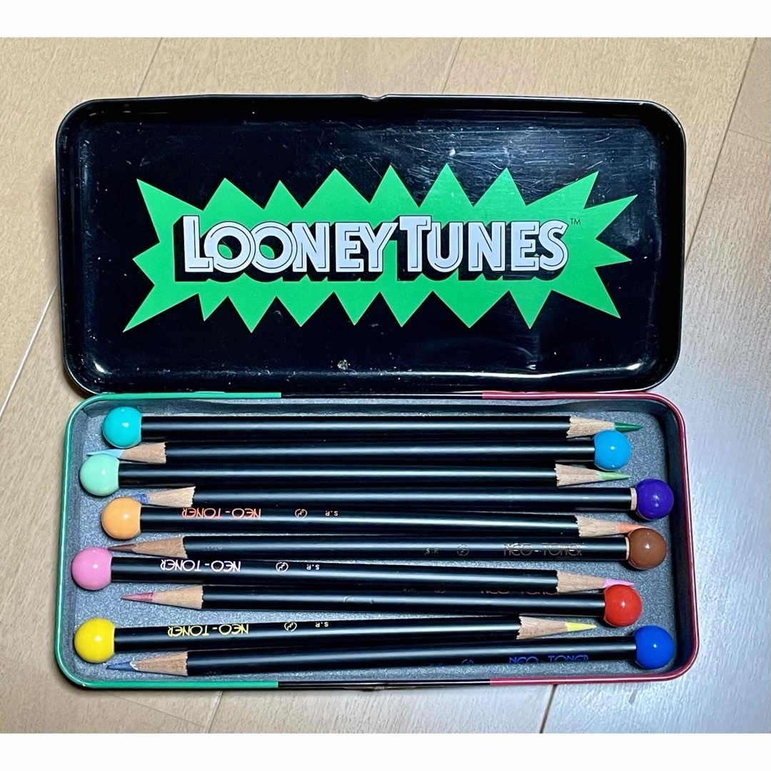 LOONEY TUNES ルーニー・テューンズ 色鉛筆10色セット　筆箱付き エンタメ/ホビーのアート用品(色鉛筆)の商品写真