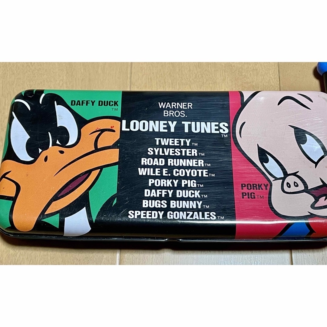 LOONEY TUNES ルーニー・テューンズ 色鉛筆10色セット　筆箱付き エンタメ/ホビーのアート用品(色鉛筆)の商品写真