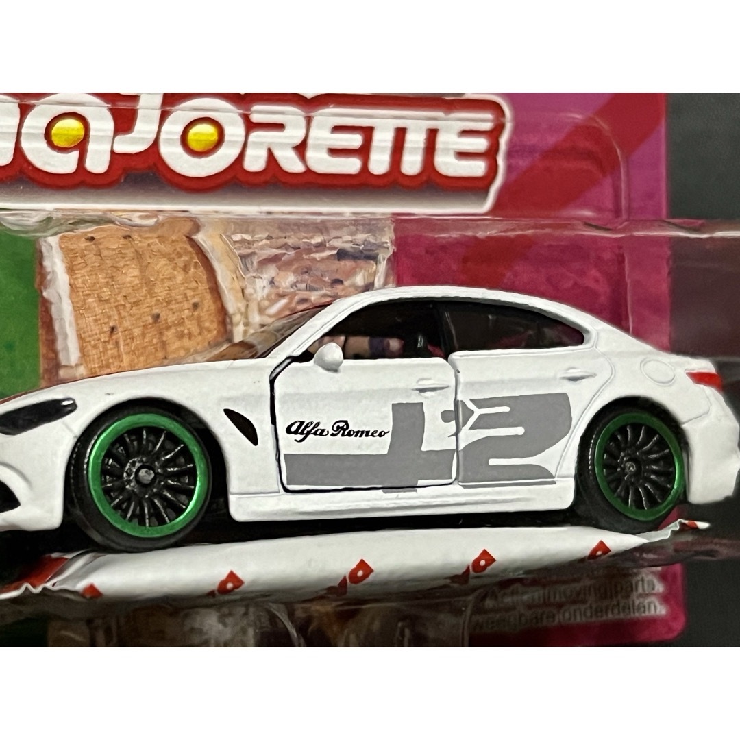 Alfa Romeo(アルファロメオ)のマジョレット イタリアンモデル コレクション アルファロメオ ジュリア ホワイト エンタメ/ホビーのおもちゃ/ぬいぐるみ(ミニカー)の商品写真