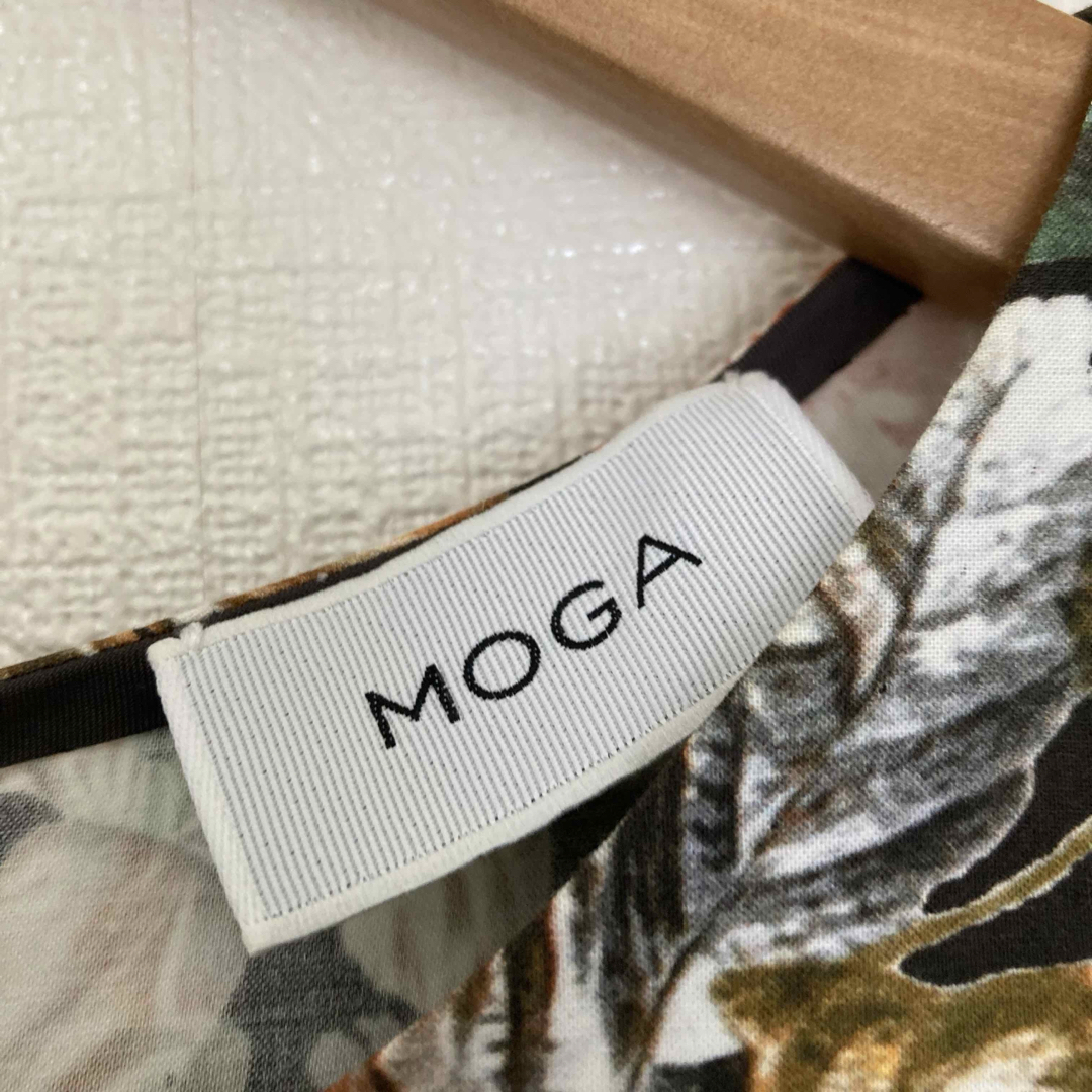 MOGA(モガ)のMOGA　モガ　トップス　ブラウス　花柄　ノースリーブ　レディース　日本製　2 レディースのトップス(カットソー(半袖/袖なし))の商品写真