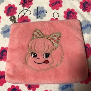 アナスイ(ANNA SUI)の《限定品》不二家 ペコちゃん アナスイ フラット ポーチ。(ポーチ)