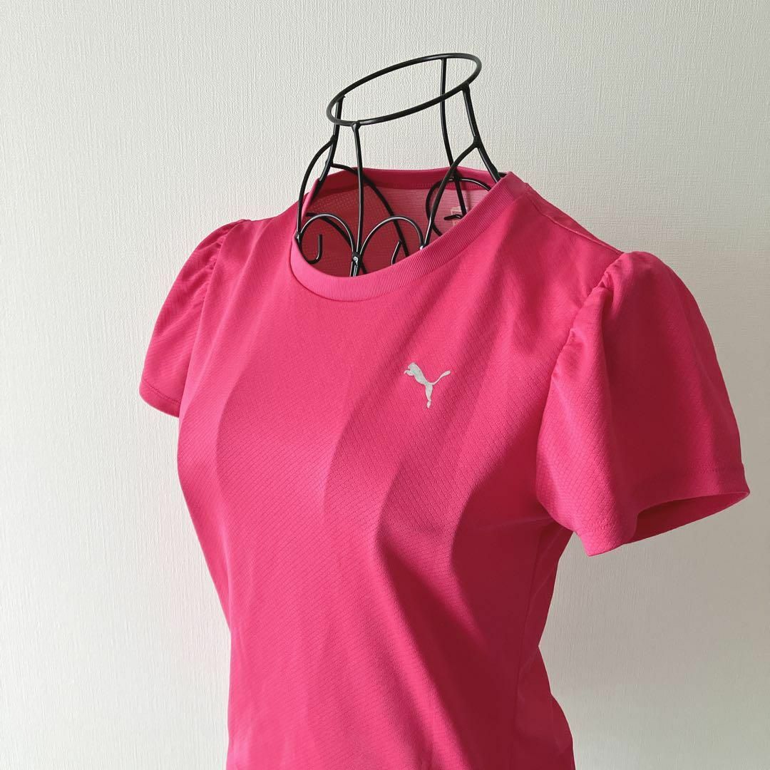 PUMA(プーマ)のプーマ　PUMA　Tシャツ　トレーニングウェア　S　ロゴ　リボン　ジム　ヨガ スポーツ/アウトドアのランニング(ウェア)の商品写真