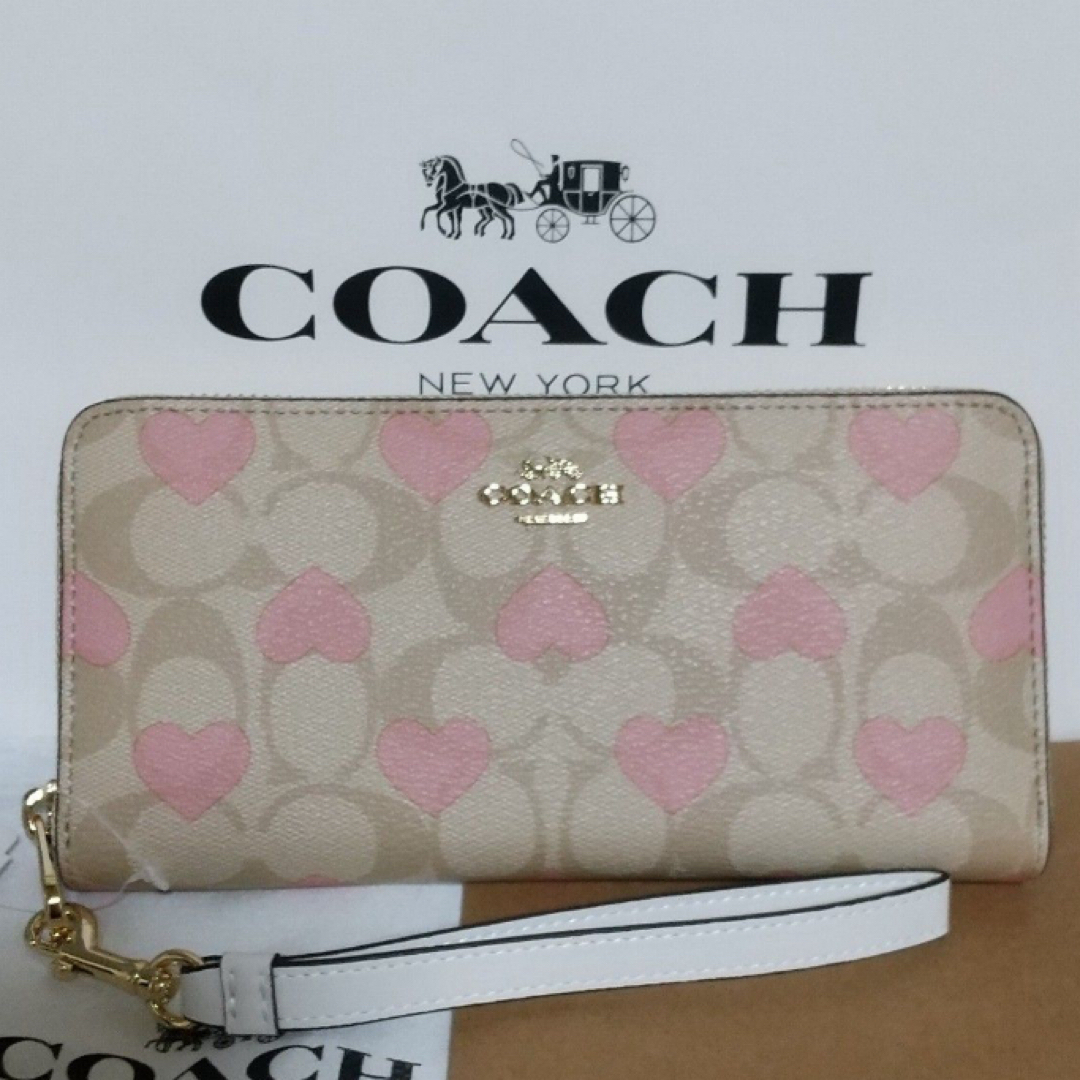 COACH(コーチ)の新品　コーチ　長財布　ベージュ　ハート　ラウンドファスナー　小銭入れ有 レディースのファッション小物(財布)の商品写真