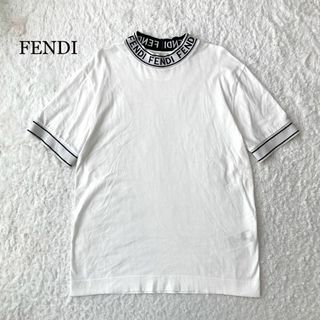 フェンディ(FENDI)の【極美品】FENDI ネックロゴ モックネック Tシャツ ロゴ 目黒蓮 ホワイト(Tシャツ/カットソー(半袖/袖なし))