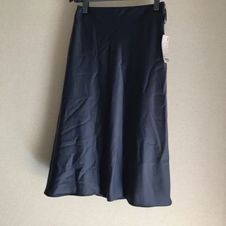 ユニクロ(UNIQLO)の新品　ユニクロ　スカート(ひざ丈スカート)