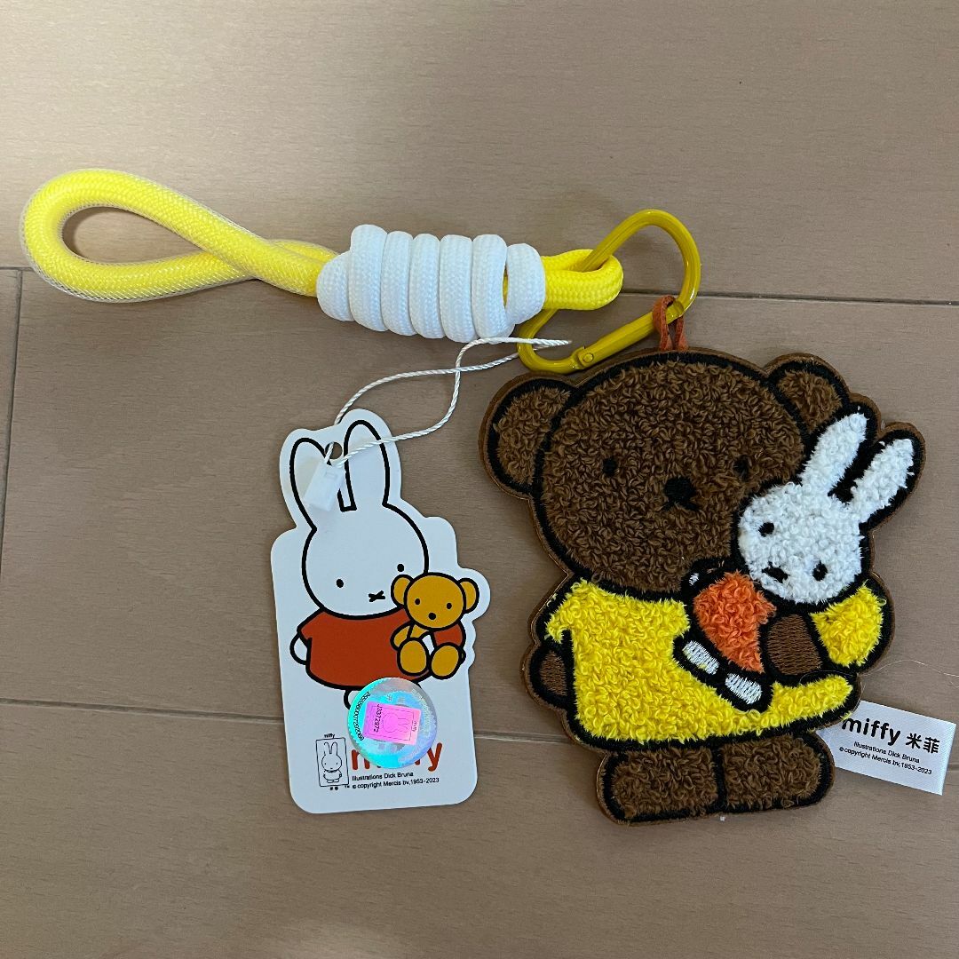 miffy(ミッフィー)のミッフィー　もこもこ刺繍キーホルダー　miffy 日本未発売　タイプ4 エンタメ/ホビーのアニメグッズ(キーホルダー)の商品写真