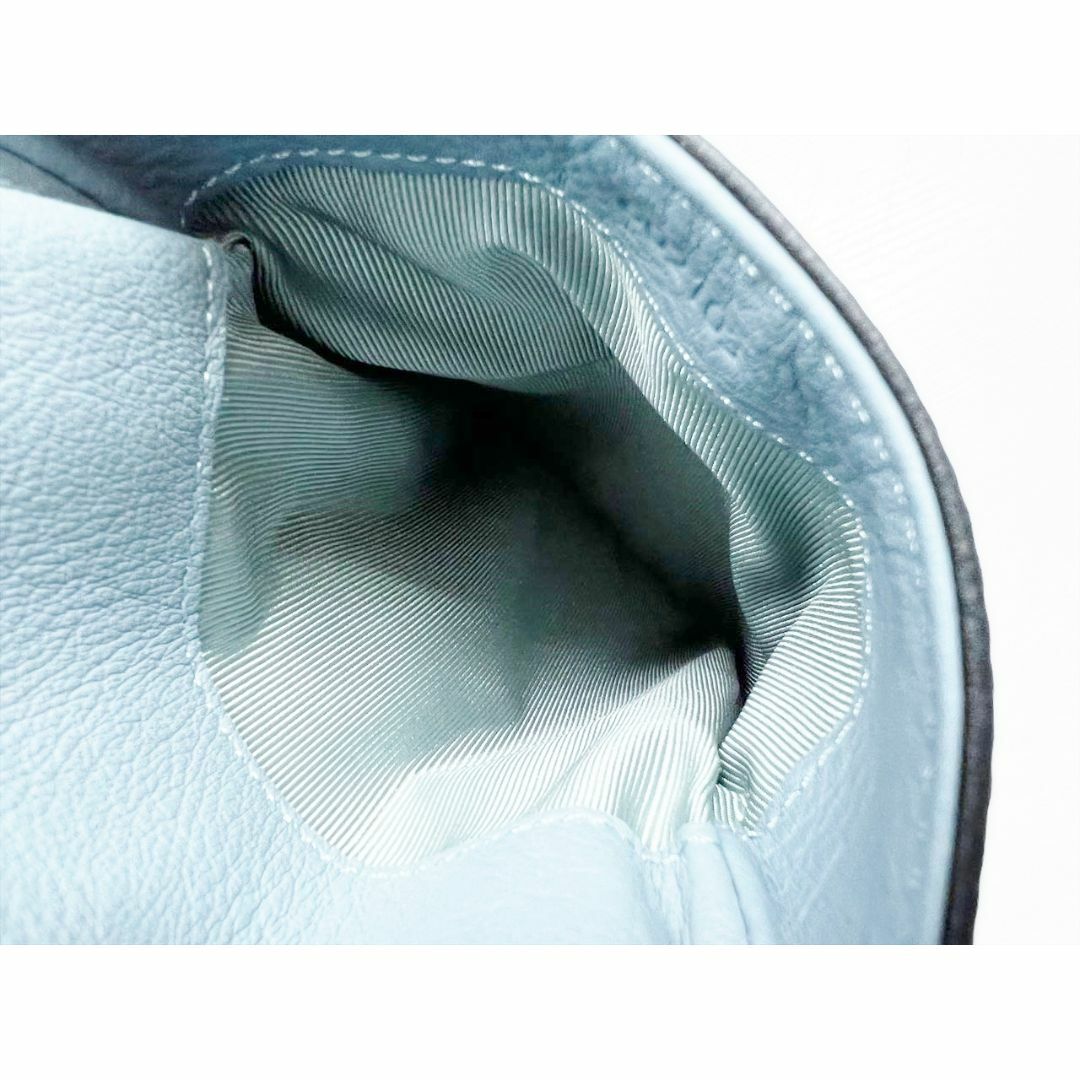 HUNTING WORLD(ハンティングワールド)の使用感なし　美品　ハンティングワールド　 ショルダーポシェット　スマホショルダー レディースのバッグ(その他)の商品写真