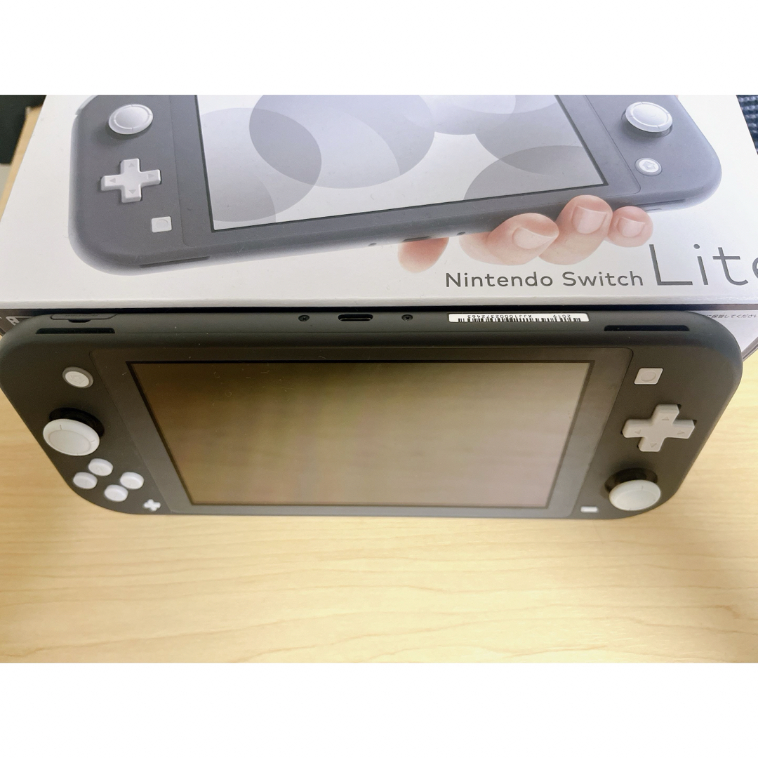 Nintendo Switch(ニンテンドースイッチ)のNintendo Switch Liteグレー エンタメ/ホビーのゲームソフト/ゲーム機本体(家庭用ゲーム機本体)の商品写真