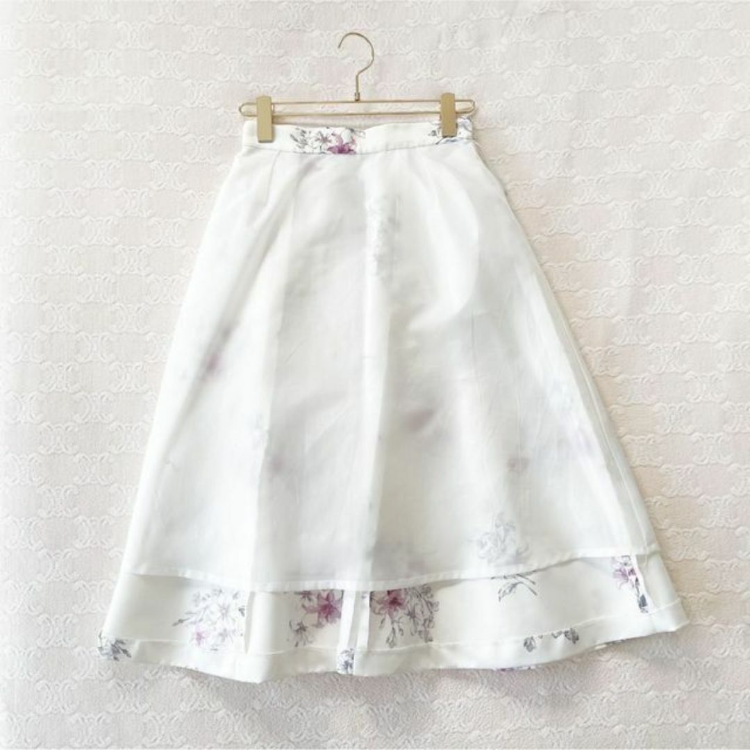 ノエラNOELA スカート　ロング丈　リリー花柄　Sサイズ　パープル系ホワイト白 レディースのスカート(ロングスカート)の商品写真