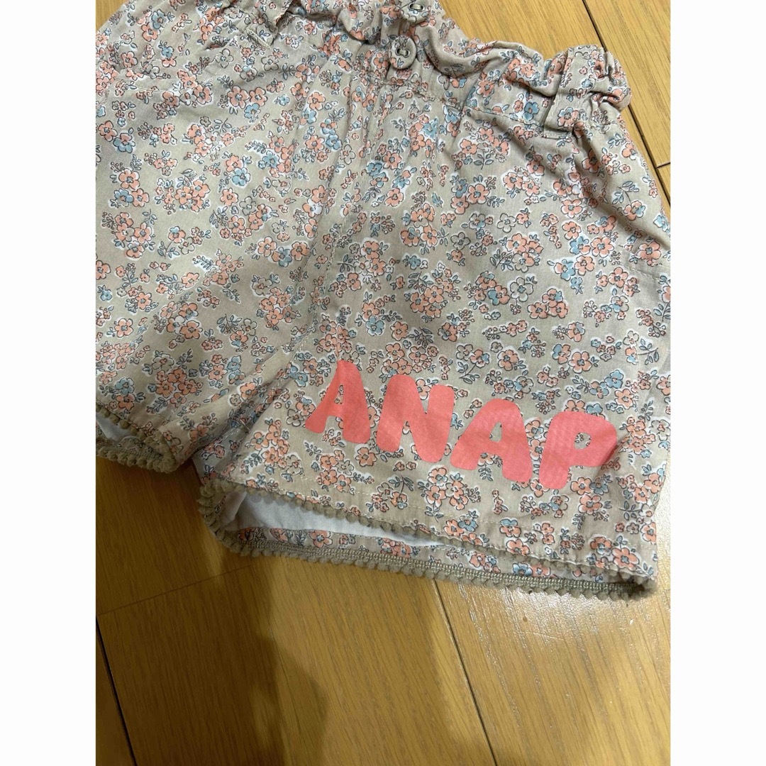 ANAP(アナップ)のANAP 可愛い服　オシャレ　子供服　女の子　花柄　短パン　可愛い　ベージュ キッズ/ベビー/マタニティのベビー服(~85cm)(パンツ)の商品写真