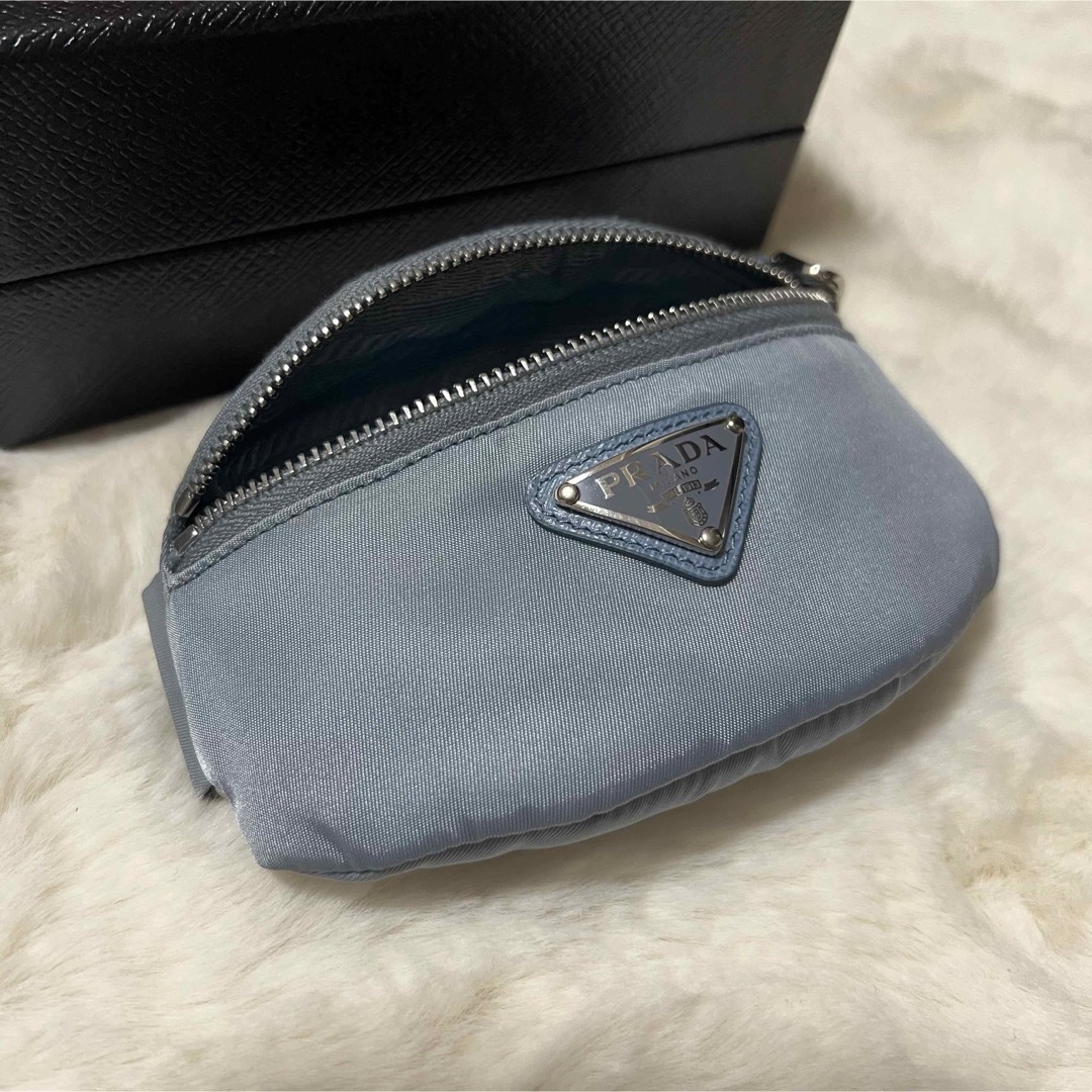 PRADA(プラダ)のPRADA プラダ ポーチ ブルー ナイロン ミニ ハンドポーチ 新品 未使用 レディースのファッション小物(ポーチ)の商品写真