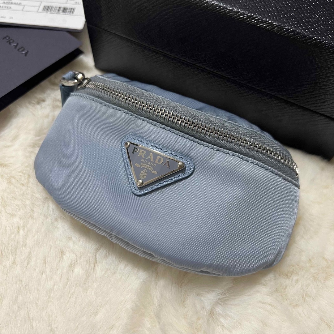 PRADA(プラダ)のPRADA プラダ ポーチ ブルー ナイロン ミニ ハンドポーチ 新品 未使用 レディースのファッション小物(ポーチ)の商品写真