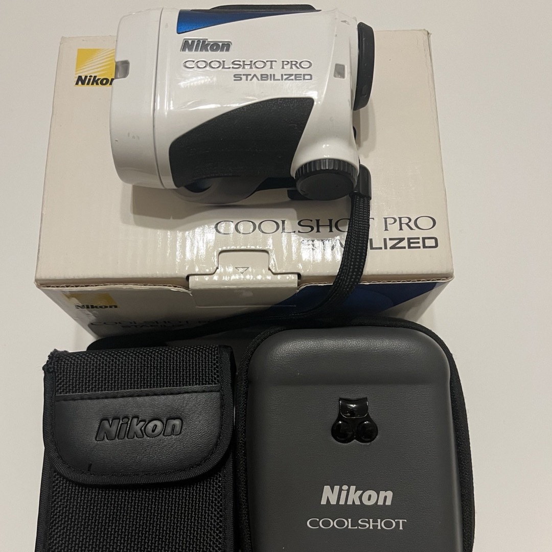Nikon(ニコン)のNicon Coolshot Stabilized ハードカバー/電池2個付き チケットのスポーツ(ゴルフ)の商品写真