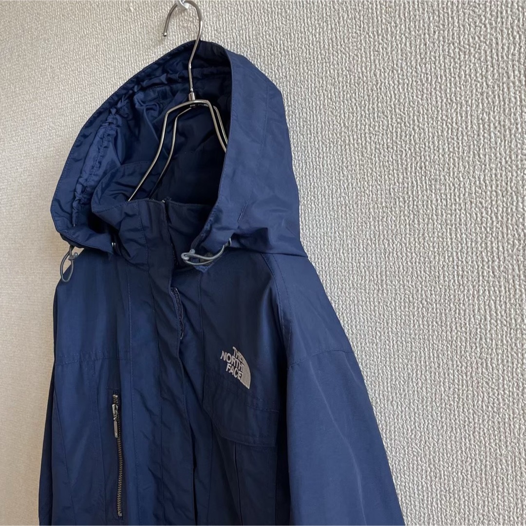 THE NORTH FACE(ザノースフェイス)のノースフェイス　マウンテンパーカー　ネイビー　レディースL レディースのジャケット/アウター(ナイロンジャケット)の商品写真