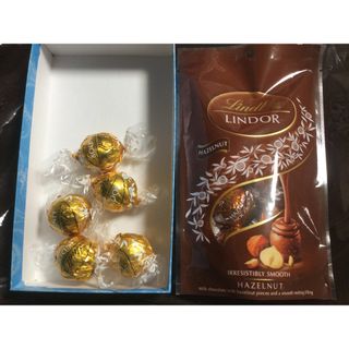 リンツ(Lindt)のリンツ　Lindt リンドール　ヘーゼルナッツ& ホワイト　各五　計十個(菓子/デザート)