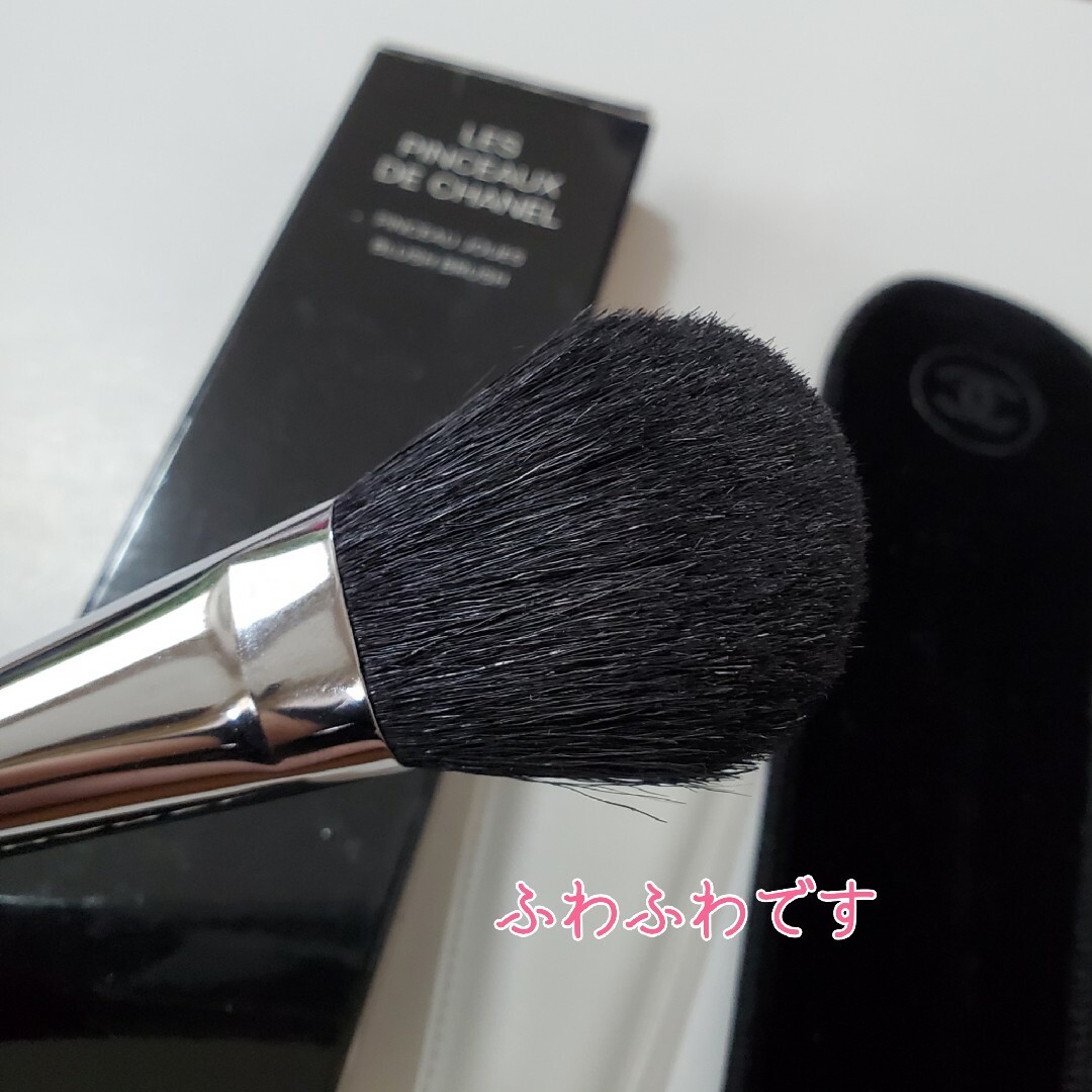 CHANEL(シャネル)のCHANEL ブラッシャーブラシ フェイスブラシ ファンデーション フェイスパウ コスメ/美容のメイク道具/ケアグッズ(チーク/フェイスブラシ)の商品写真