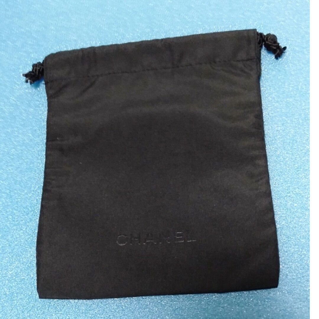 CHANEL(シャネル)の[巾着袋②]シャネル 素材 違い 巾着袋 レディースのファッション小物(ポーチ)の商品写真