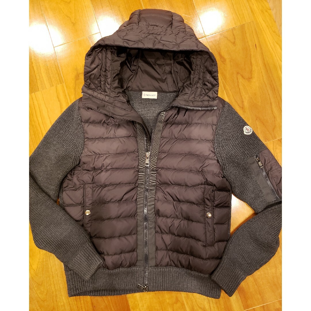 MONCLER(モンクレール)の【美品】モンクレール　MONCLER　ジップアップ　パーカー　カーキ　M メンズのトップス(パーカー)の商品写真