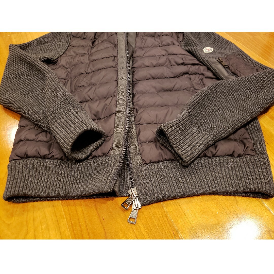 MONCLER(モンクレール)の【美品】モンクレール　MONCLER　ジップアップ　パーカー　カーキ　M メンズのトップス(パーカー)の商品写真