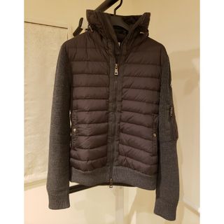 モンクレール(MONCLER)の【美品】モンクレール　MONCLER　ジップアップ　パーカー　カーキ　M(パーカー)