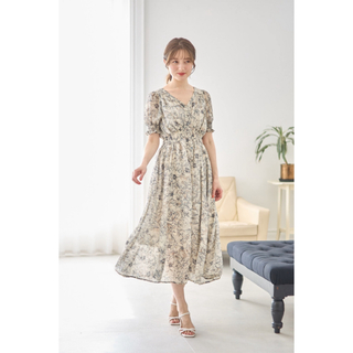 トッコクローゼット(TOCCO closet)のtocco closet シャーリングフラワープリントワンピース(ひざ丈ワンピース)