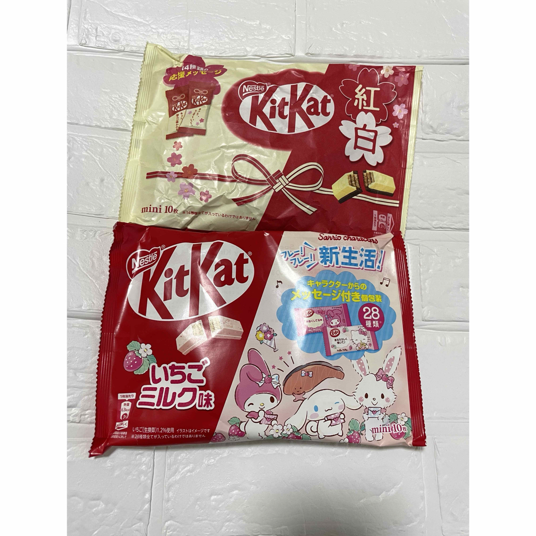 Nestle(ネスレ)のキットカット　サンリオ　紅白　セット 食品/飲料/酒の食品(菓子/デザート)の商品写真