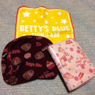 Betty's Blue 折りたたみ財布