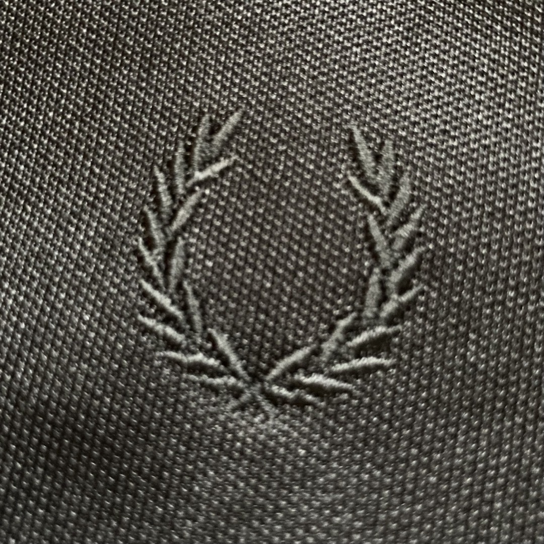 FRED PERRY(フレッドペリー)の【激レア】フレッドペリー オールブラック 月桂樹 トラックジャケット ポルトガル メンズのトップス(ジャージ)の商品写真