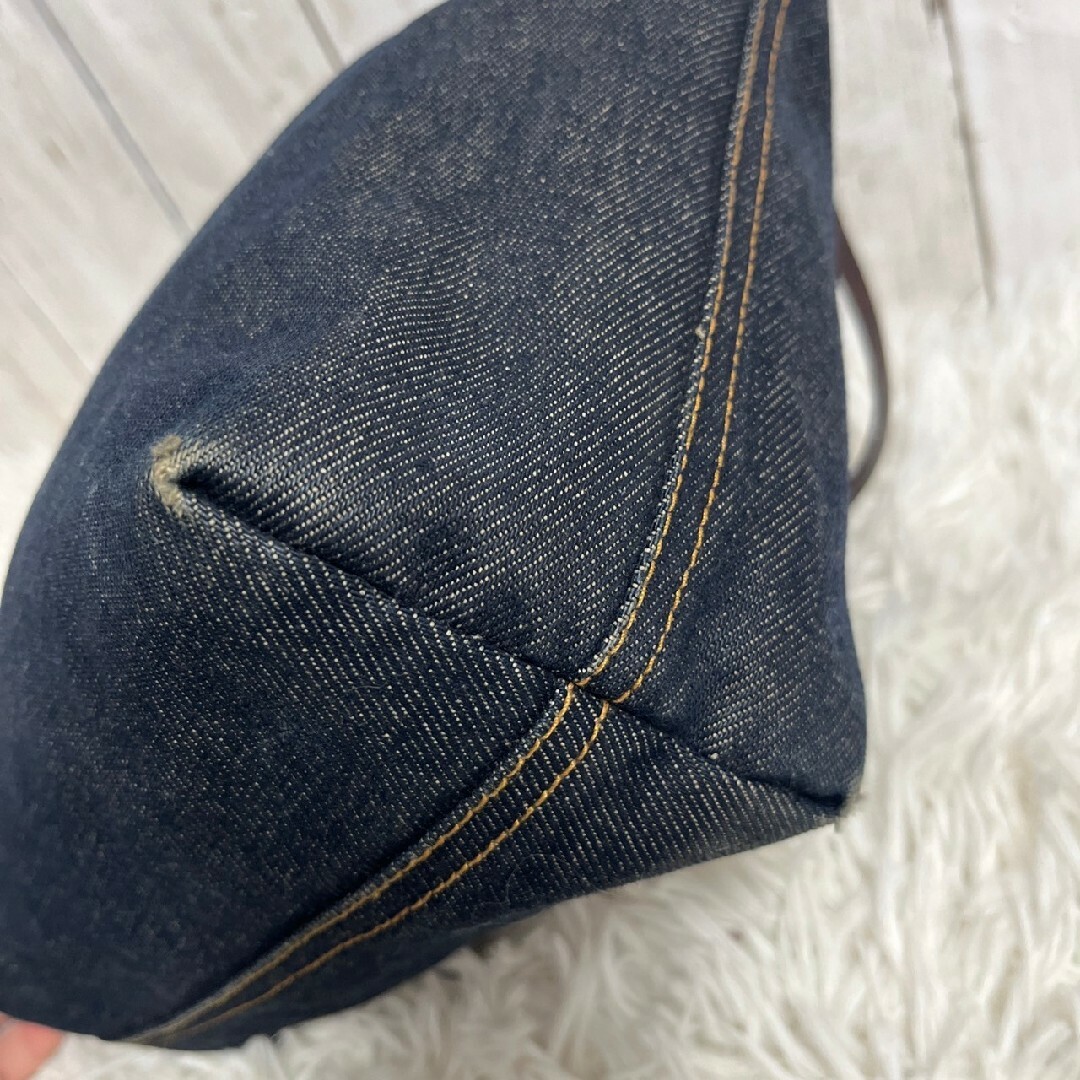 希少 FENDI デニム生地 マンマバケット ショルダーバッグ FF金具 希少 FENDI デニム生地 マンマバケット ショルダーバッグ FF金具