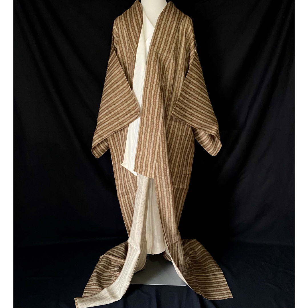 〈縞模様の紗紬着物〉茶　SALE 手織り　トール　裄長め　軽い　夏着物　クール レディースの水着/浴衣(着物)の商品写真