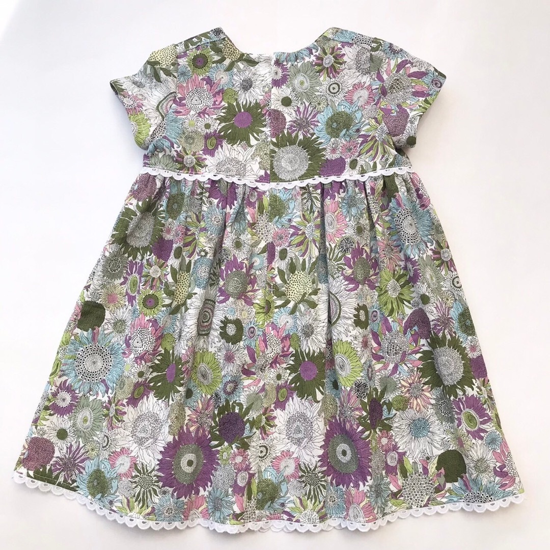 新品　ハンドメイド　ワンピース　90cm  花　リバティプリント使用 キッズ/ベビー/マタニティのキッズ服女の子用(90cm~)(ワンピース)の商品写真