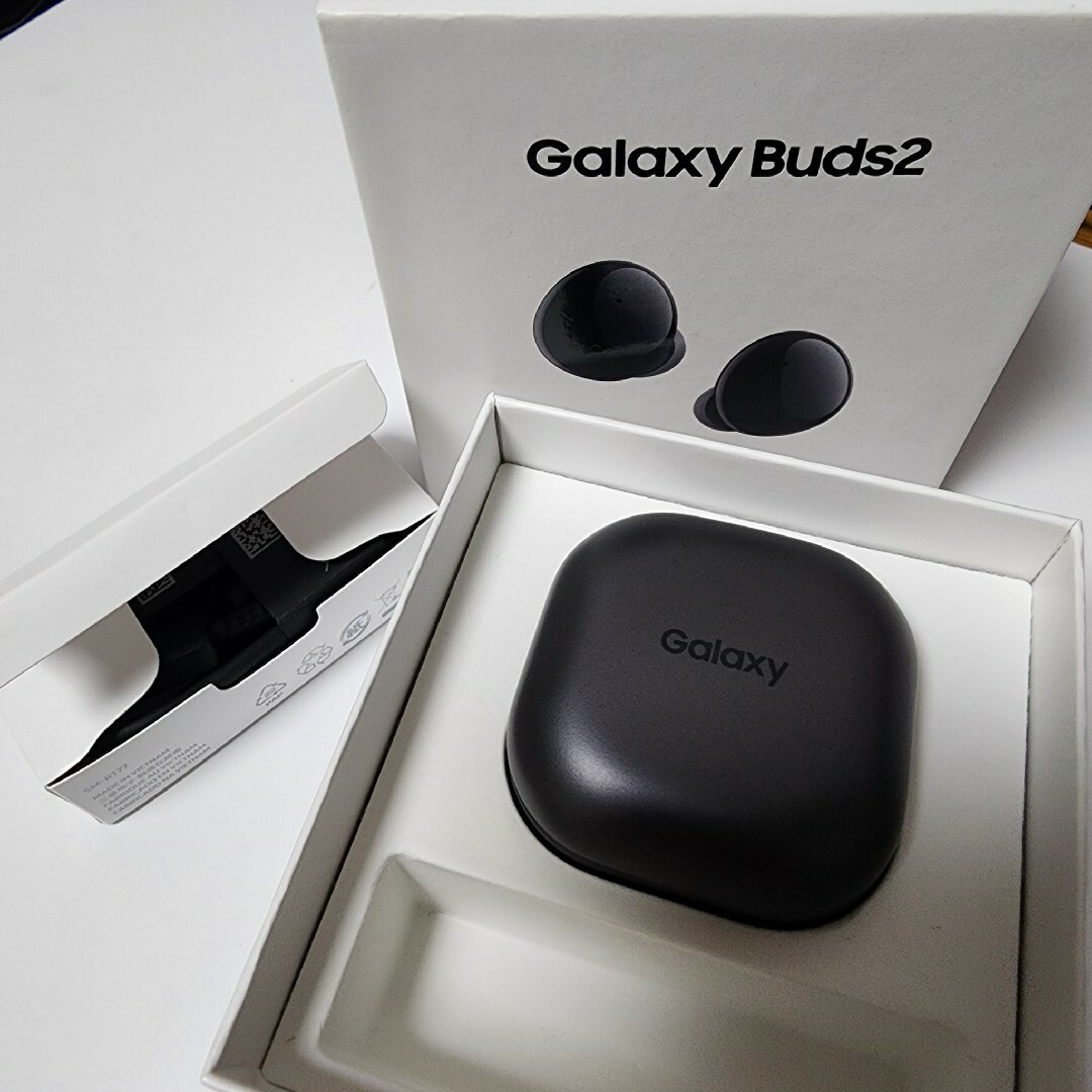 SAMSUNG(サムスン)の【snow様専用】SAMSUNG ワイヤレスイヤホン Galaxy Buds2 スマホ/家電/カメラのオーディオ機器(ヘッドフォン/イヤフォン)の商品写真