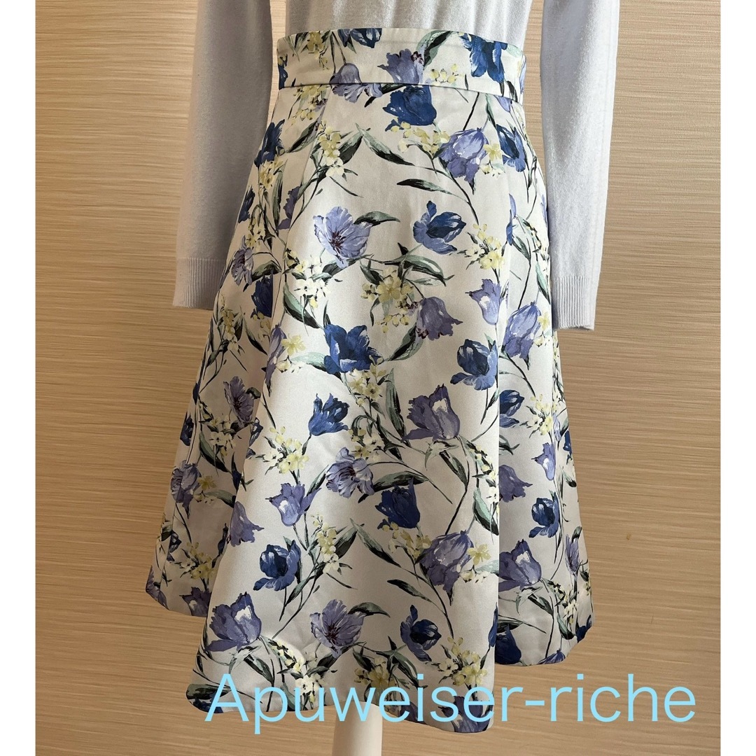 Apuweiser-riche(アプワイザーリッシェ)のApuweiser-riche 花柄スカート　アイスブルー レディースのスカート(ひざ丈スカート)の商品写真