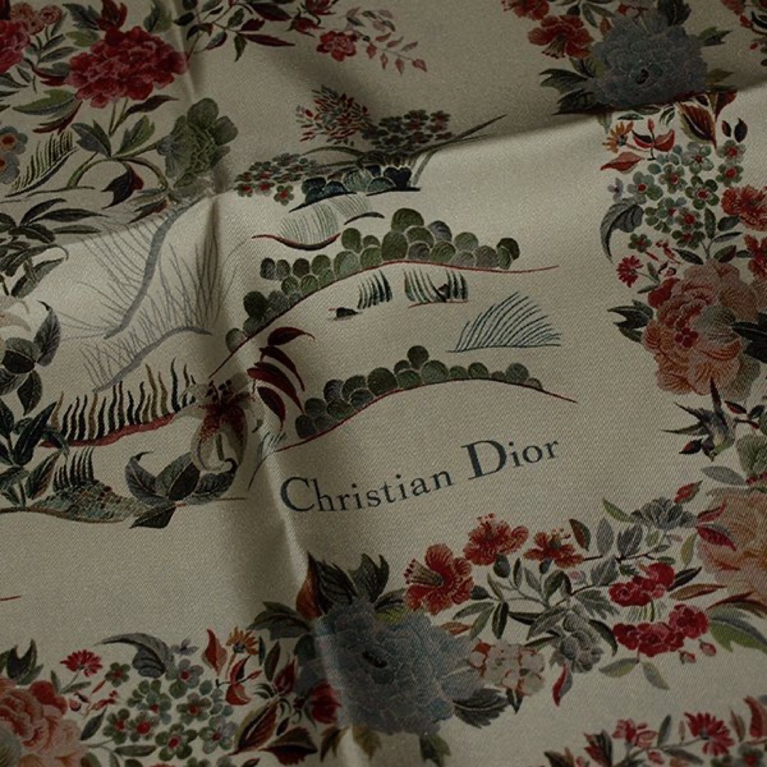 Christian Dior(クリスチャンディオール)のクリスチャン ディオール・シルクスカーフ◇ノベルティ　2023ホリデーギフト レディースのファッション小物(バンダナ/スカーフ)の商品写真