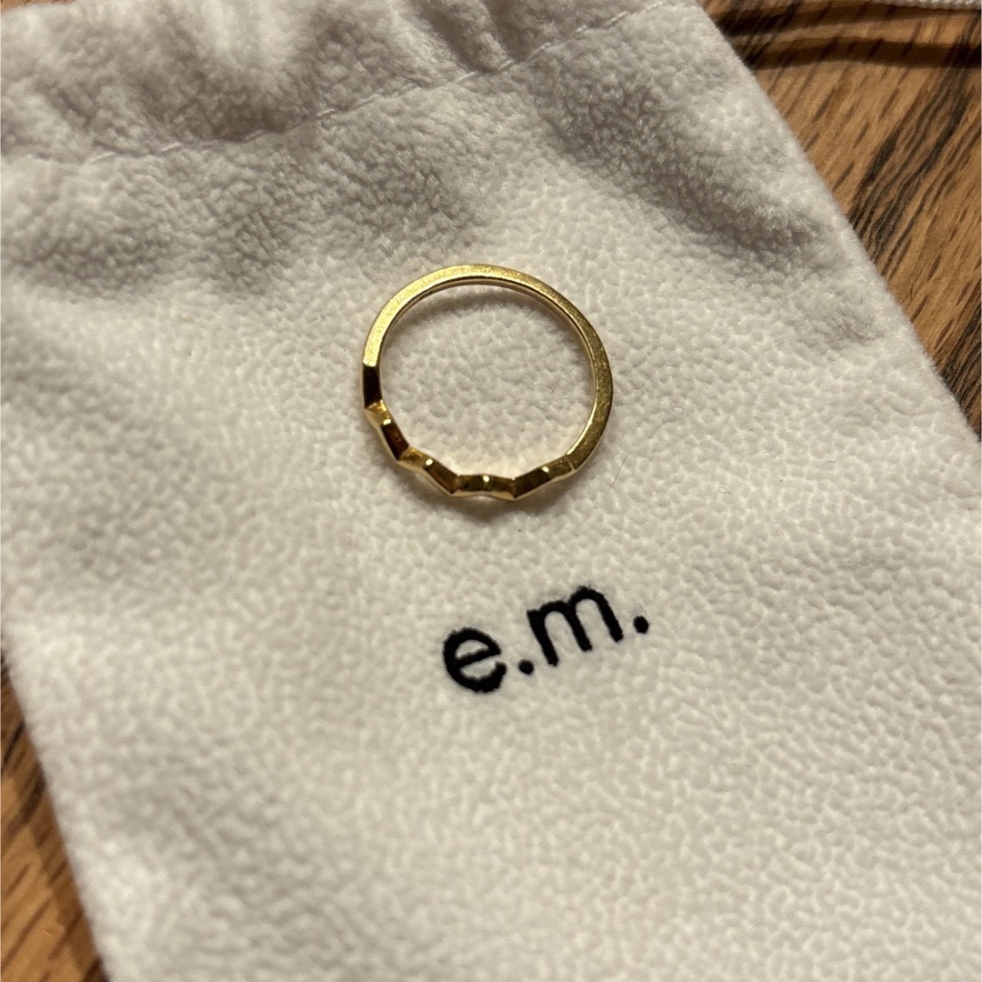 e.m.(イーエム)のe.m./ ギザギザピンキーリング ゴールド 5号 レディースのアクセサリー(リング(指輪))の商品写真