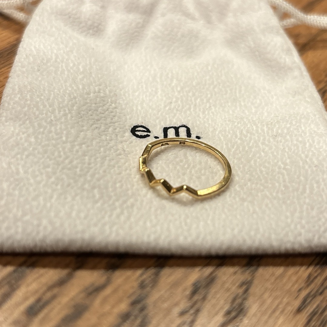 e.m.(イーエム)のe.m./ ギザギザピンキーリング ゴールド 5号 レディースのアクセサリー(リング(指輪))の商品写真