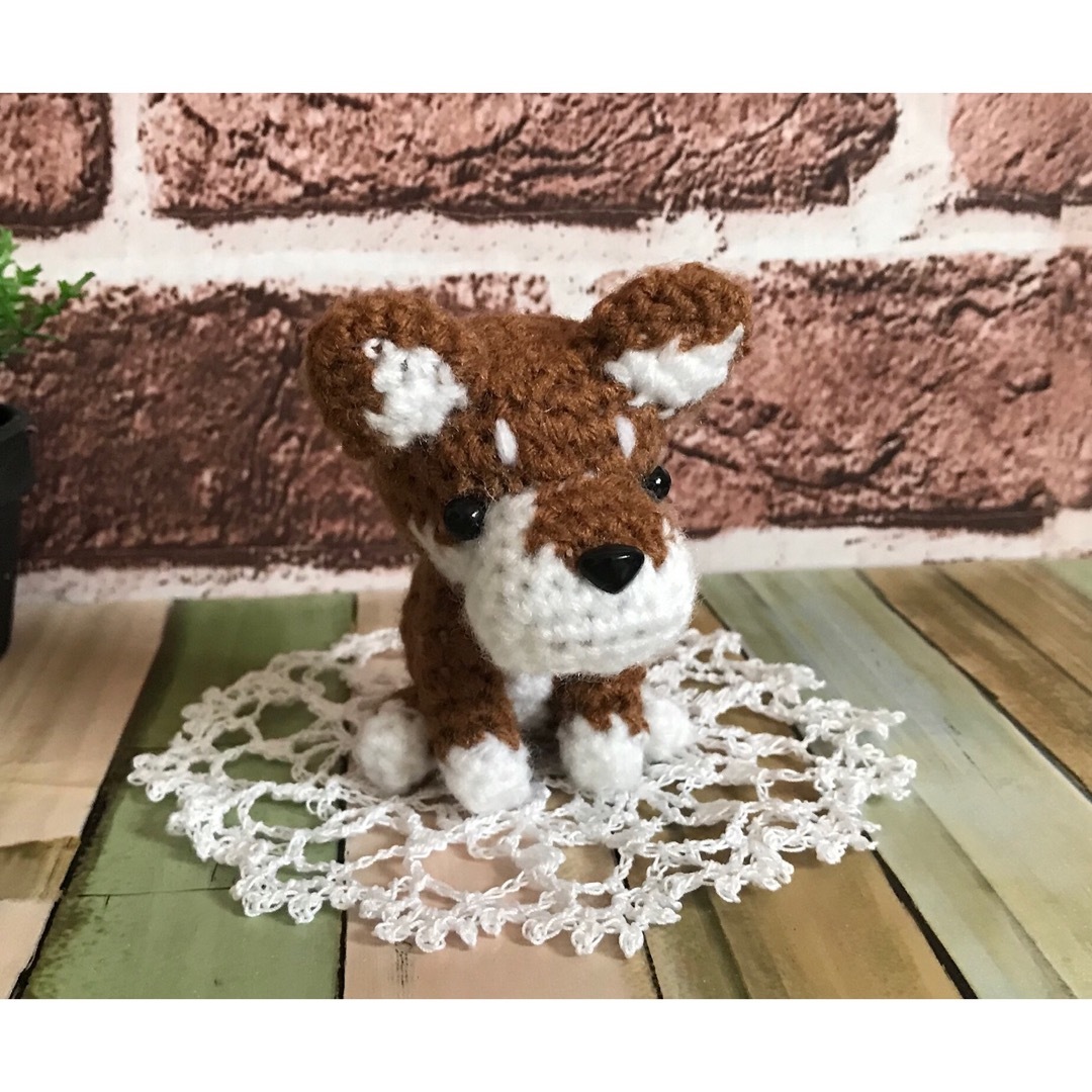 ミニサイズのお座り柴犬×ラウンド型コースター ハンドメイドのぬいぐるみ/人形(あみぐるみ)の商品写真