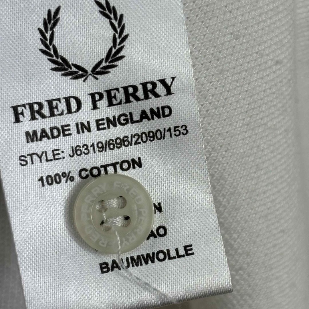 FRED PERRY(フレッドペリー)の大人気　フレッドペリー　ポロシャツ　半袖　白赤黒　M 古着 メンズのトップス(ポロシャツ)の商品写真