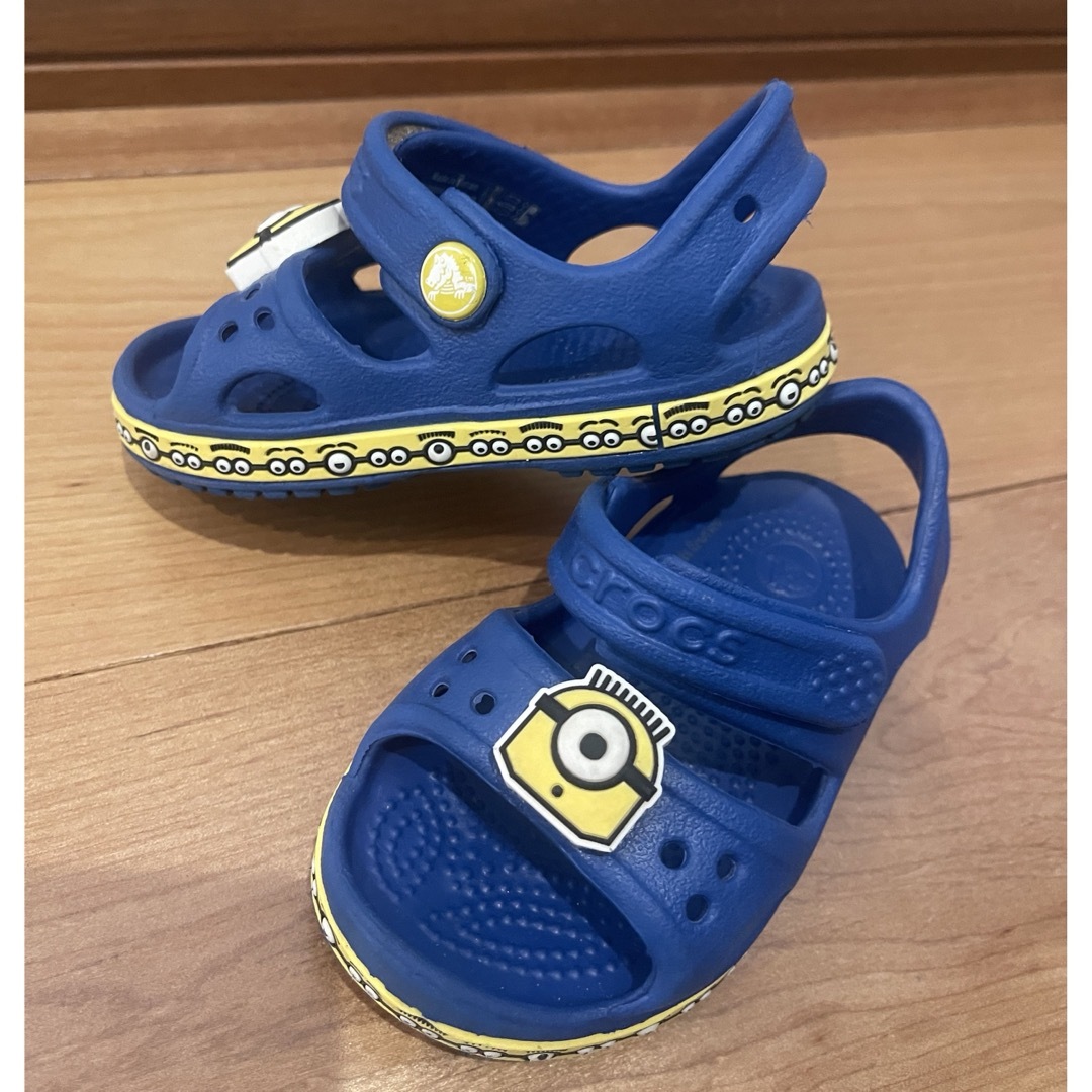 crocs(クロックス)の13センチ クロックス crocs ミニオン キッズ/ベビー/マタニティのベビー靴/シューズ(~14cm)(サンダル)の商品写真