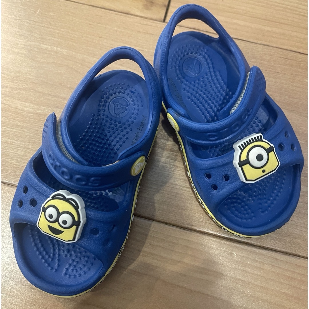 crocs(クロックス)の13センチ クロックス crocs ミニオン キッズ/ベビー/マタニティのベビー靴/シューズ(~14cm)(サンダル)の商品写真