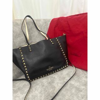 ヴァレンティノ(VALENTINO)の美品【VALENTINO】ヴァレンティノ　ロックスタッズ　バッグ(ハンドバッグ)