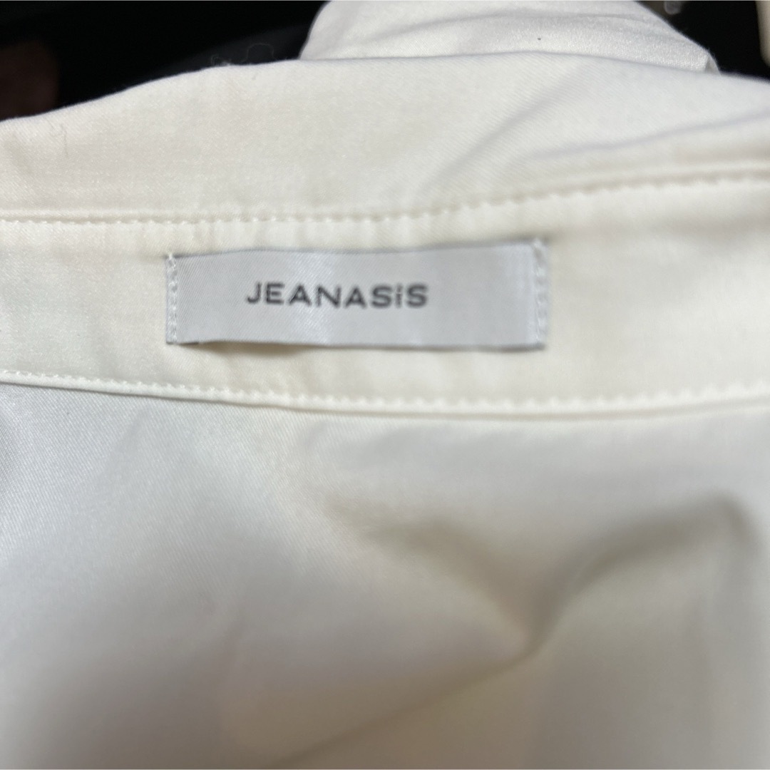 JEANASIS(ジーナシス)のジーナシス　レディース　シャツ　白  レディースのトップス(シャツ/ブラウス(半袖/袖なし))の商品写真