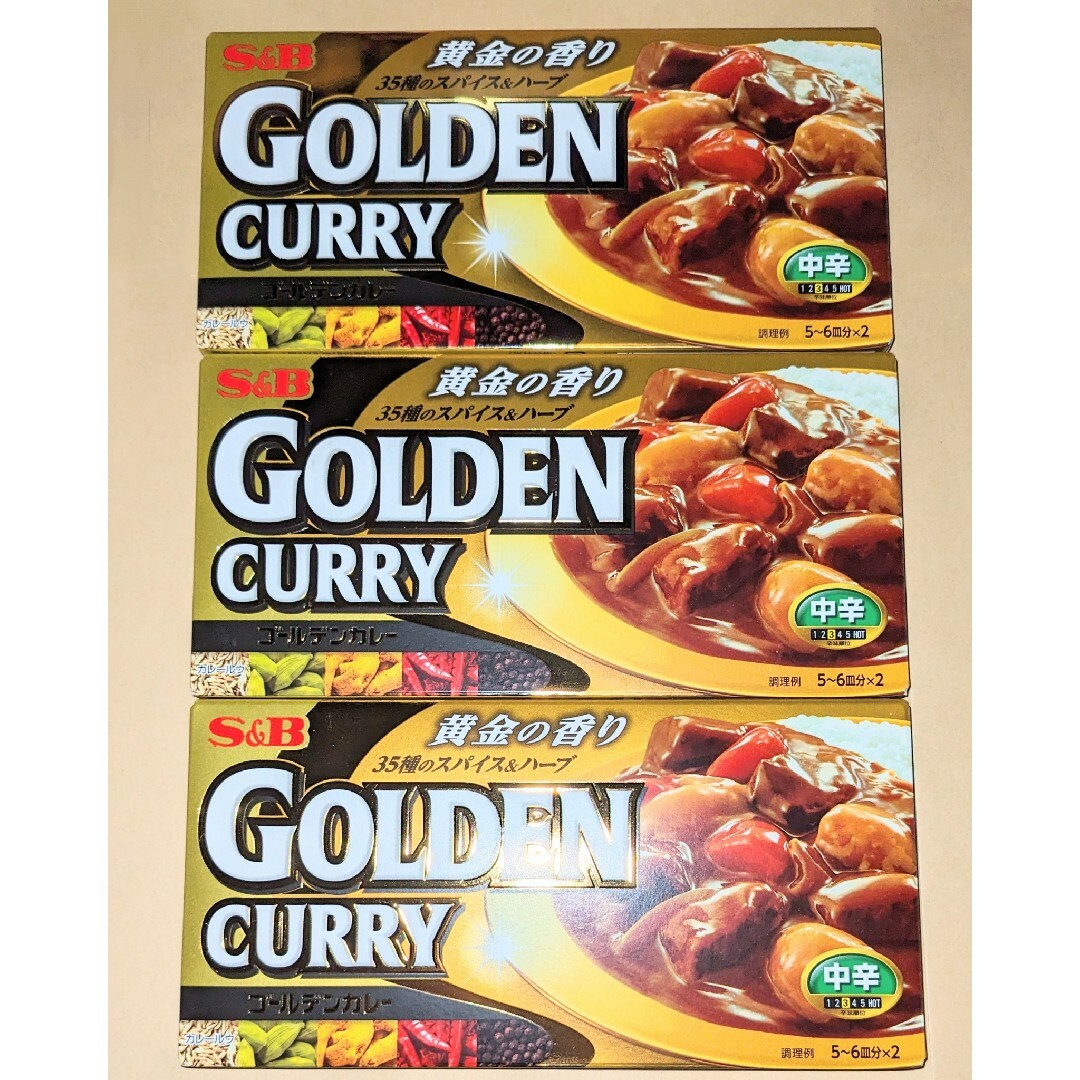 エスビー食品(エルビーショクヒン)のゴールデンカレー　中辛　198g ３箱◆エスビー食品 食品/飲料/酒の食品(調味料)の商品写真